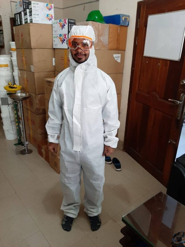 Safety suit in bangladesh washable Include hood PPE